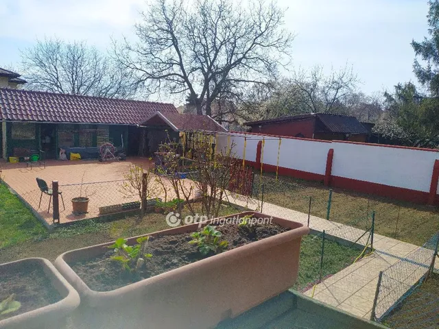 Eladó kereskedelmi és ipari ingatlan Érd 230 nm