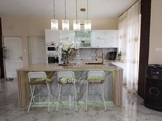 Eladó ház Érd, Parkváros 270 nm