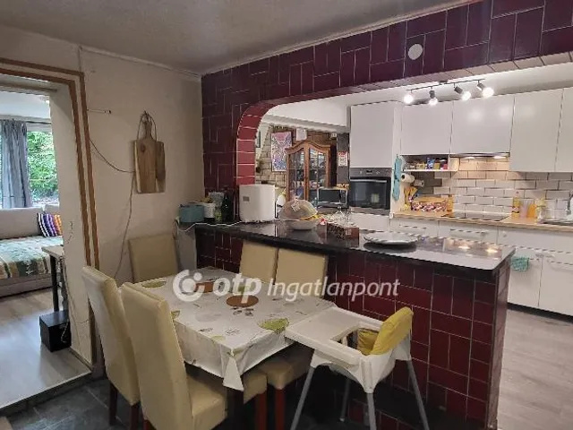 Eladó ház Budakeszi 380 nm