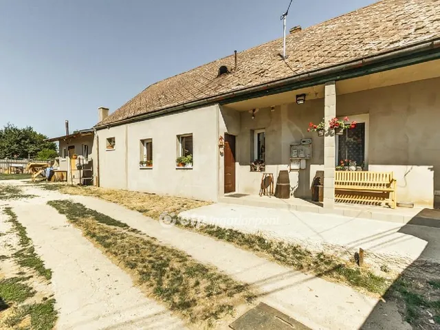Eladó ház Sóskút 87 nm
