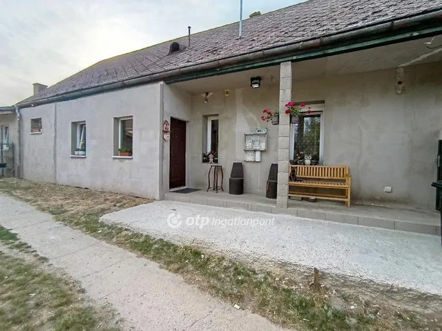 Eladó ház Sóskút 87 nm