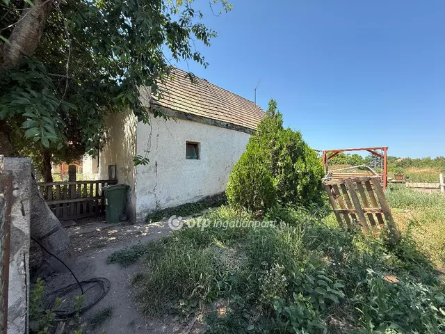Eladó ház Naszály 60 nm