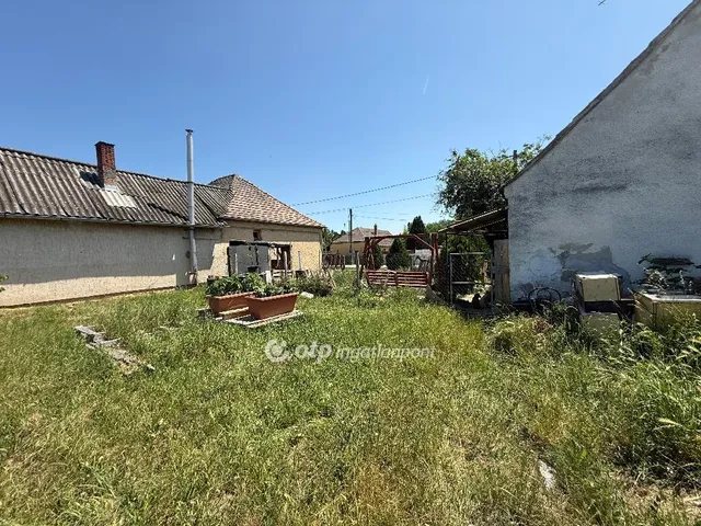 Eladó ház Naszály 60 nm