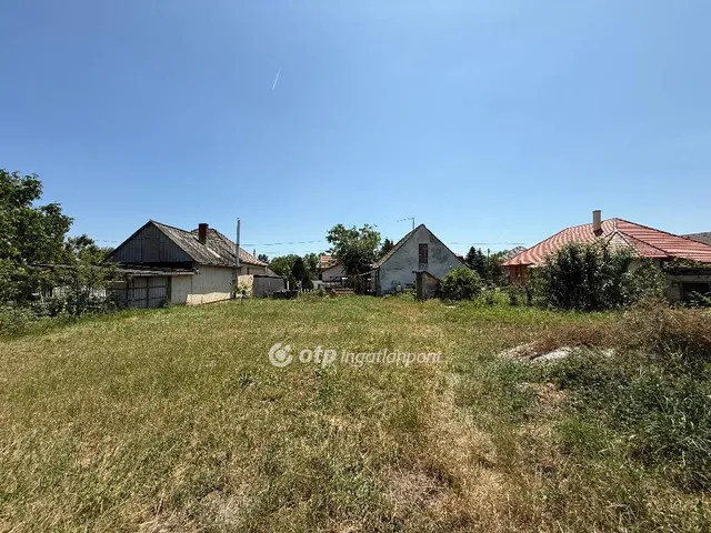 Eladó ház Naszály 60 nm