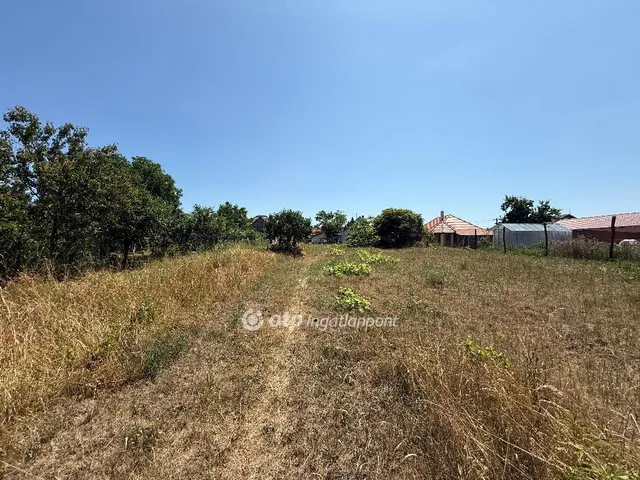 Eladó ház Naszály 60 nm