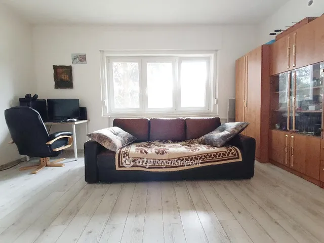 Eladó ház Sóskút 93 nm