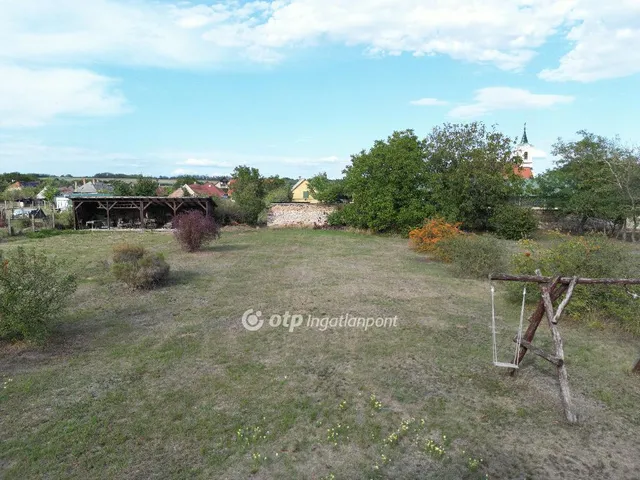 Eladó ház Vértesboglár 190 nm