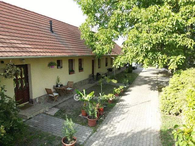 Eladó ház Vértesboglár 190 nm