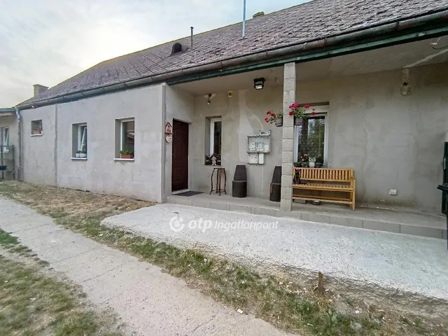 Eladó ház Sóskút 87 nm