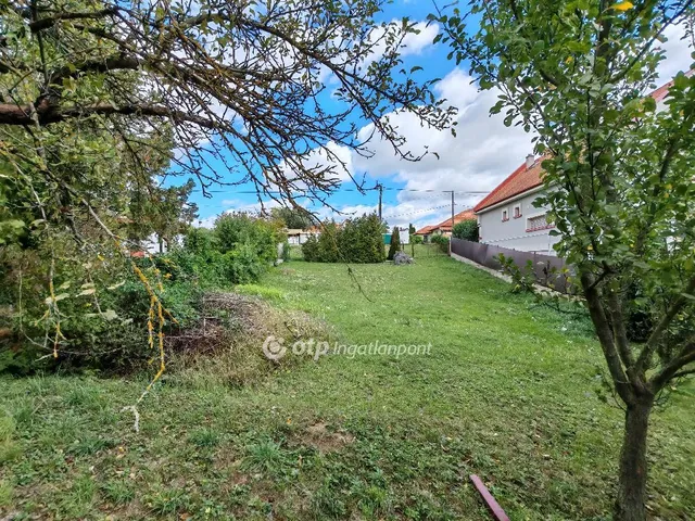 Eladó telek Gyermely 748 nm