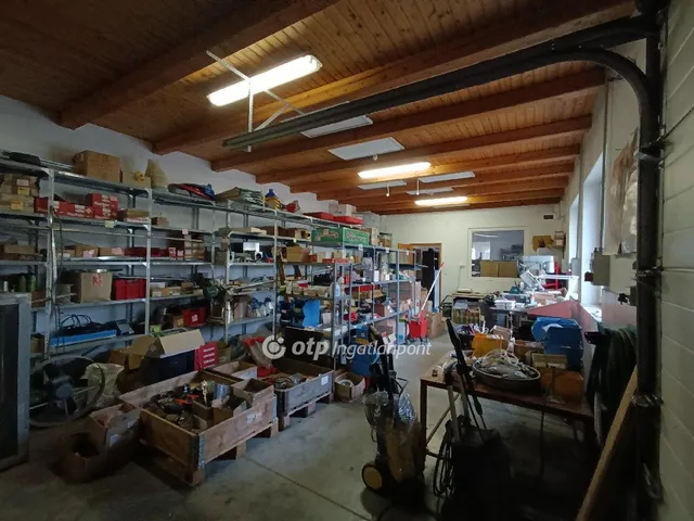 Eladó kereskedelmi és ipari ingatlan Herceghalom 393 nm