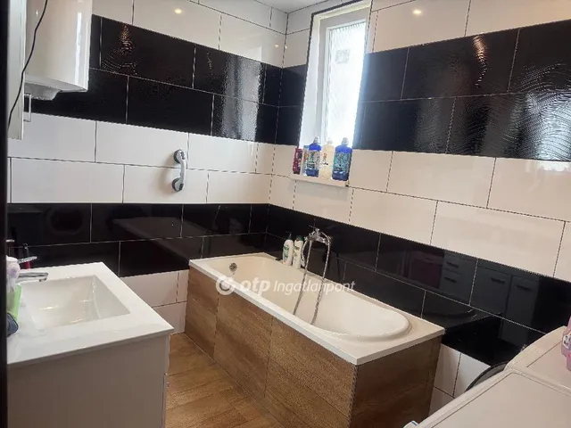 Eladó lakás Érd, Parkváros 135 nm