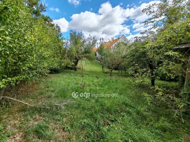 Eladó telek Gyermely 748 nm