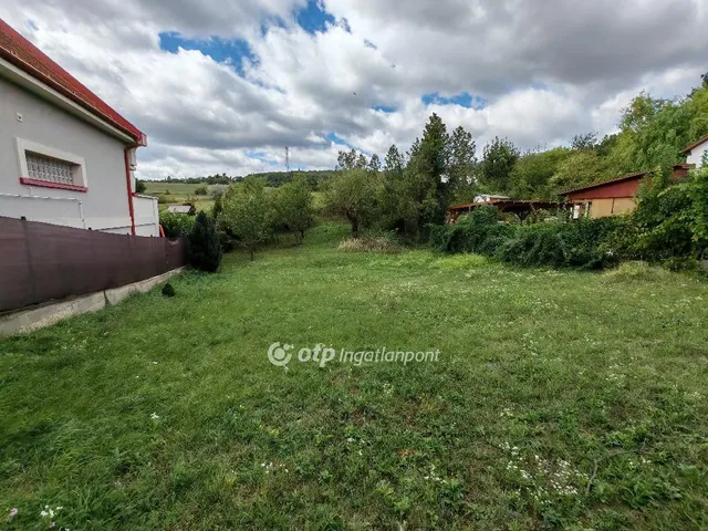 Eladó telek Gyermely 748 nm