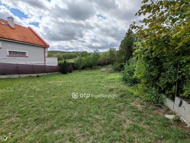 Eladó telek Gyermely 748 nm