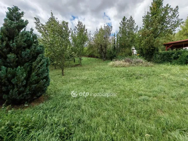 Eladó telek Gyermely 748 nm