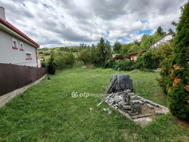 Eladó telek Gyermely 748 nm