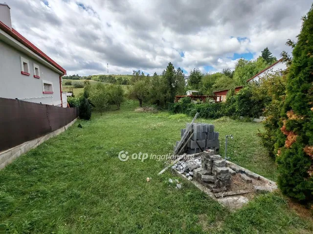 Eladó telek Gyermely 748 nm
