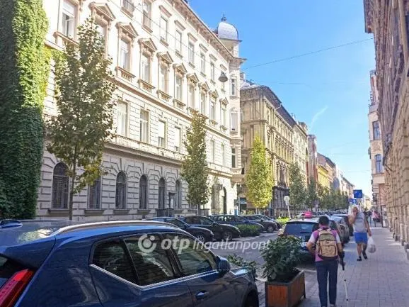 Eladó lakás Budapest VI. kerület 44 nm