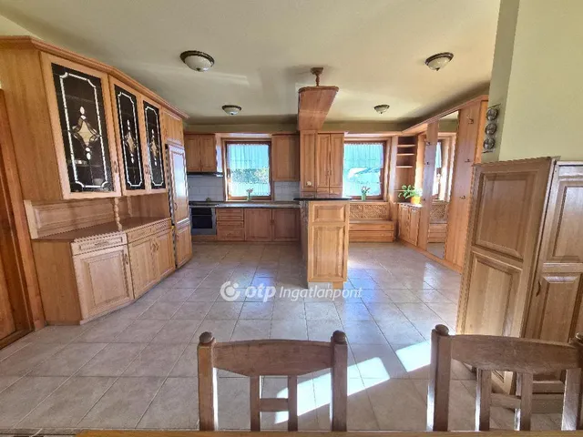 Eladó ház Érd 350 nm