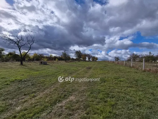 Eladó telek Bicske 10786 nm