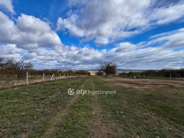 Eladó telek Bicske 10786 nm