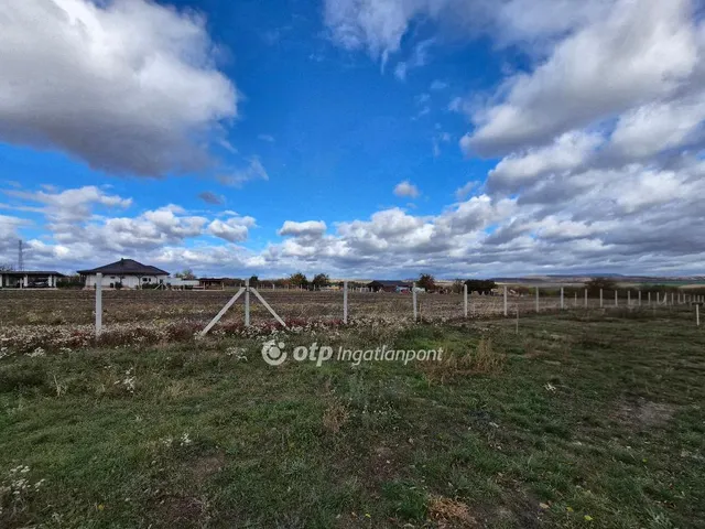 Eladó telek Bicske 10786 nm