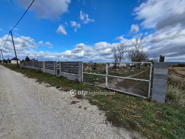 Eladó telek Bicske 10786 nm