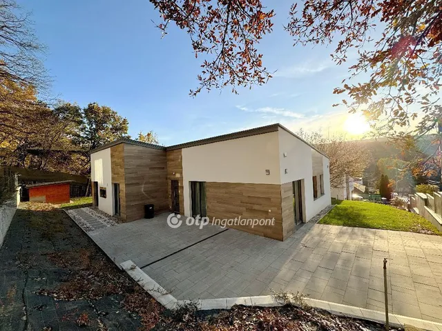 Eladó ház Remeteszőlős 130 nm