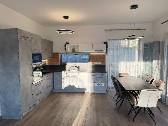 Eladó ház Remeteszőlős 130 nm