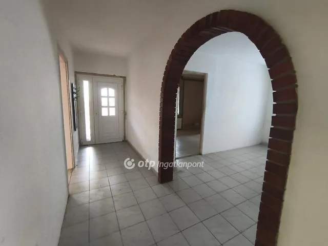 Eladó ház Besnyő 120 nm