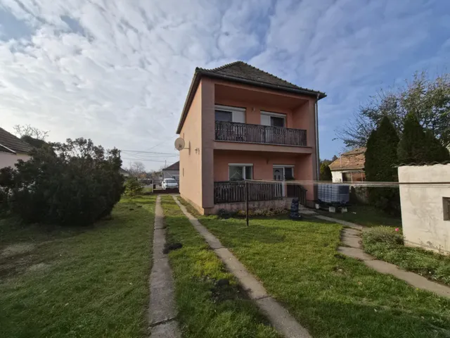 Eladó ház Pusztaszabolcs 98 nm