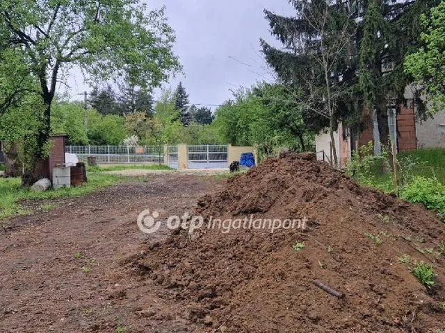 Eladó telek Törökbálint 715 nm