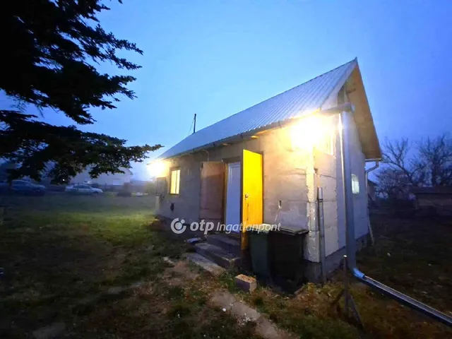 Eladó ház Ráckeresztúr 30 nm