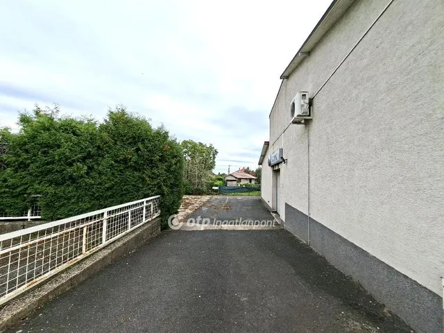 Eladó kereskedelmi és ipari ingatlan Ercsi 450 nm