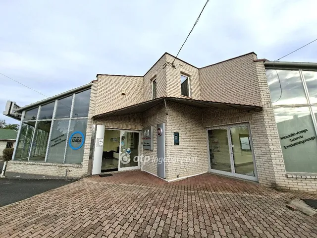 Eladó kereskedelmi és ipari ingatlan Ercsi 450 nm