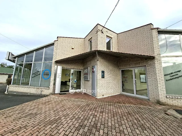 Eladó kereskedelmi és ipari ingatlan Ercsi 450 nm