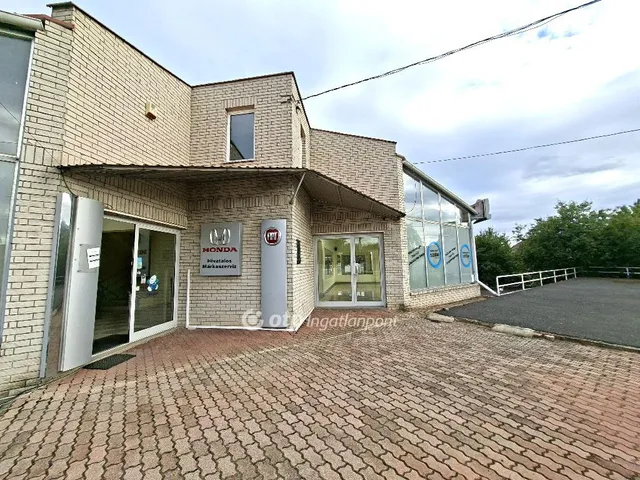 Eladó kereskedelmi és ipari ingatlan Ercsi 450 nm