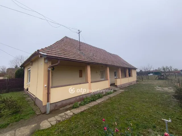 Eladó ház Iváncsa 72 nm
