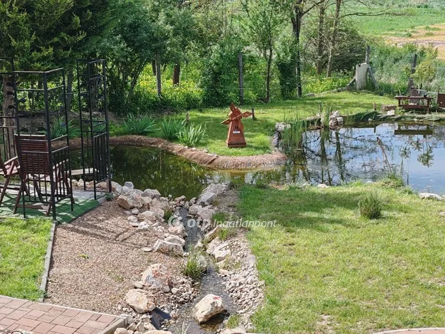 Eladó ház Kápolnásnyék 210 nm