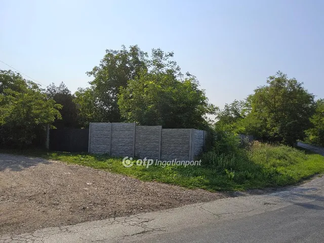 Eladó telek Komárom 5732 nm