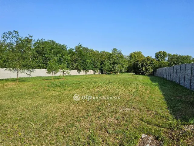 Eladó telek Komárom 5732 nm