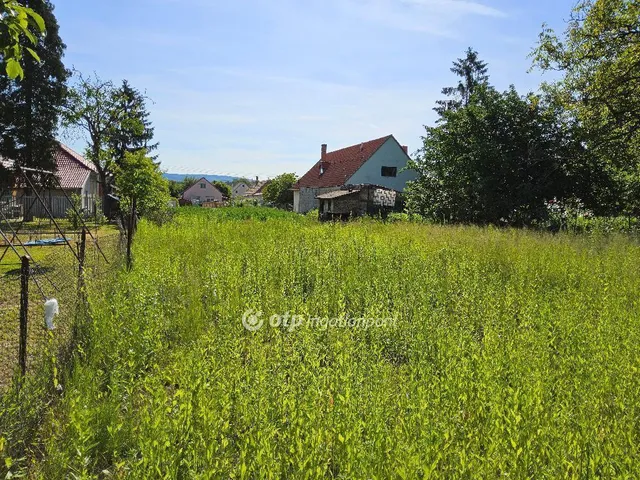 Eladó telek Oroszlány 1026 nm