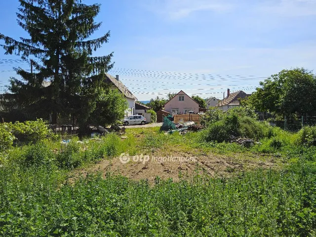 Eladó telek Oroszlány 1026 nm