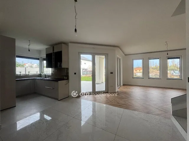 Eladó ház Velence, Bencehegy 190 nm