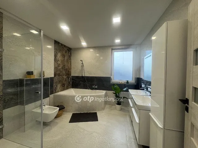 Eladó ház Velence, Bencehegy 190 nm