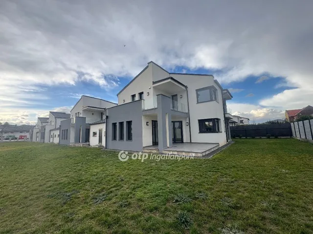 Eladó ház Velence, Bencehegy 190 nm