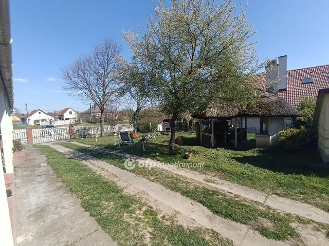 Eladó ház Pázmánd 94 nm