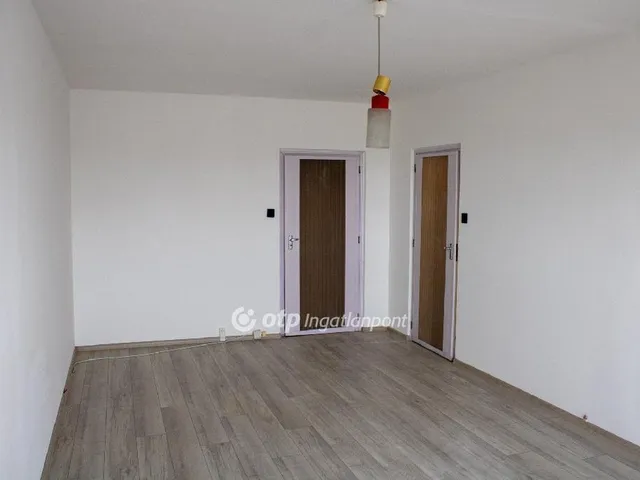 Eladó lakás Dunaújváros 58 nm