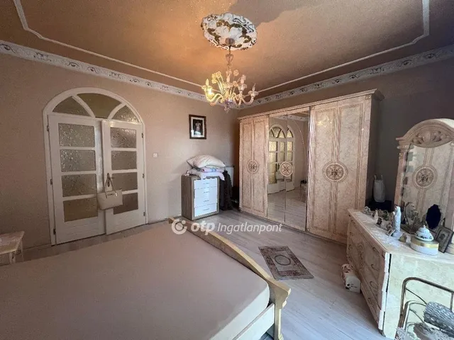 Eladó ház Érd 400 nm